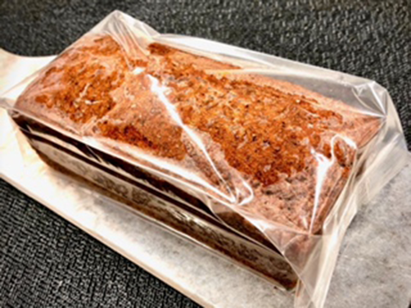 市川トマトのバナナブレッドケーキ